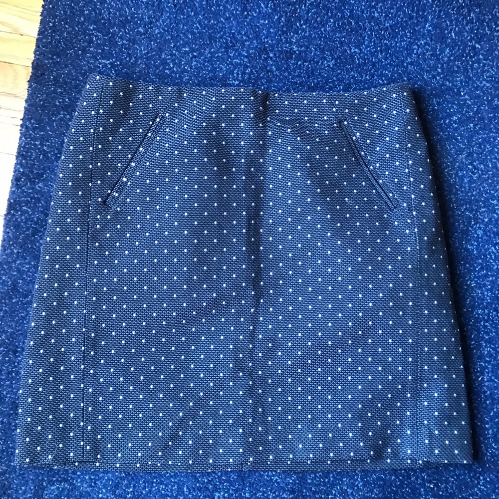 LOFT size 8 navy mini skirt